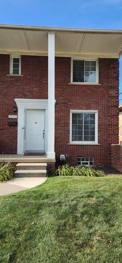 Foto principal - 1516 W Webster Rd