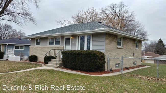 Building Photo - 3 br, 1 bath House - 4052 S 76th St