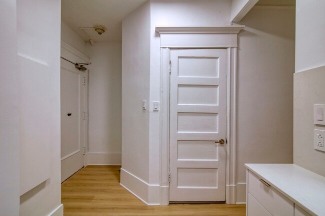 Building Photo - 1245 Rue St Marc