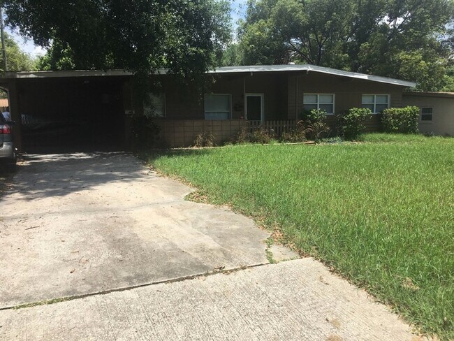 Building Photo - 227 Oakwood Dr