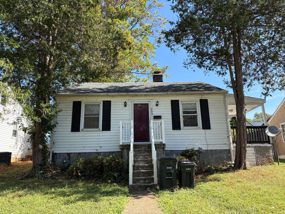 Talk about close to everything! 2 bedroom,... - Talk about close to everything! 2 bedroom,...