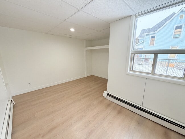 Building Photo - 324 Vidal St S