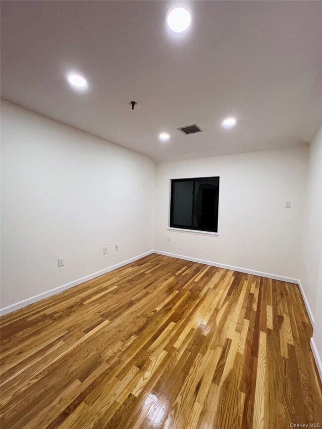 Foto del edificio - 104-8 220th St