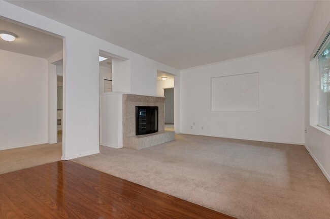 Building Photo - 3802 E Lake Sammamish Pky NE