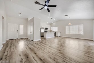 Building Photo - 5115 N Vista Del Rancho Way