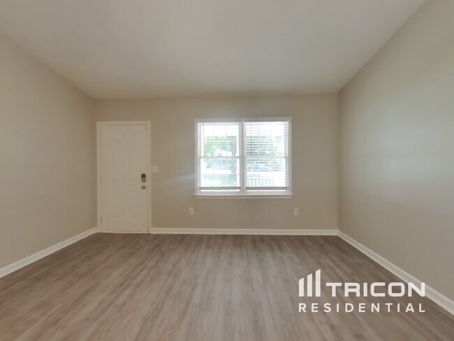 Building Photo - 110 W Forest Dr