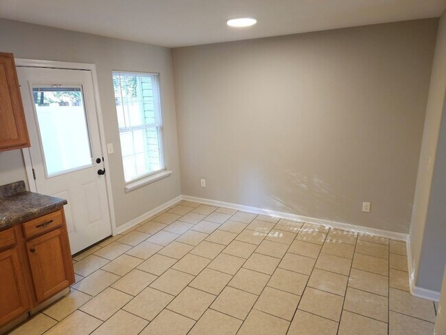 Building Photo - 705 Crestland Ave