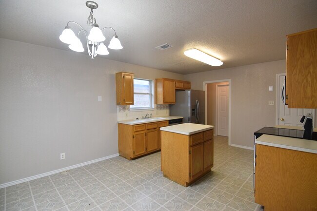 Building Photo - 4000 Mustang Dr