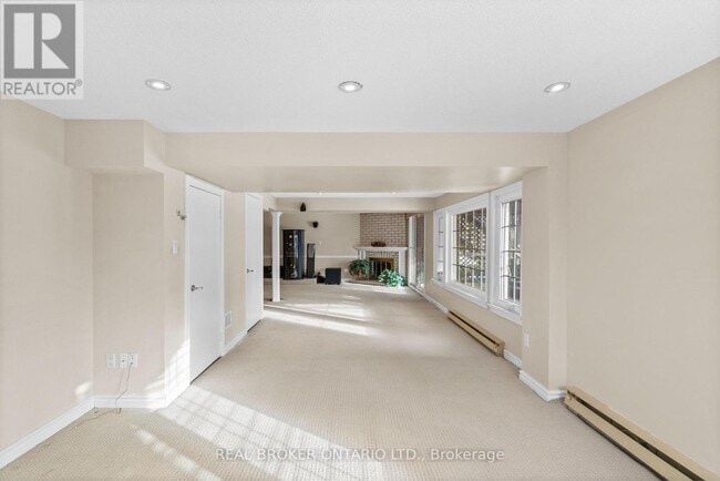 Building Photo - 36 Ellingwood Ct