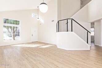 Building Photo - 1018 W Kings Ave