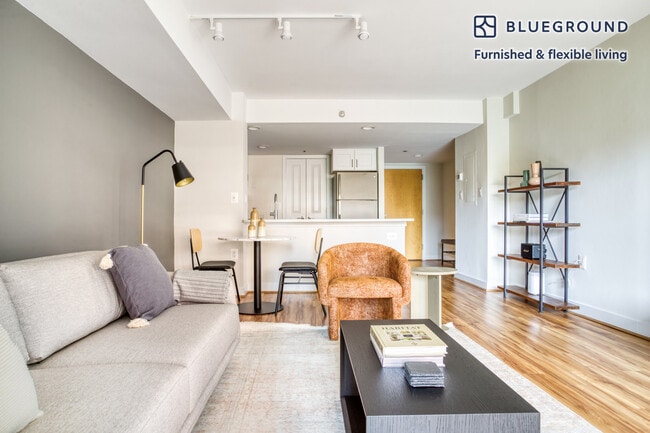 Foto del edificio - 2500 Clarendon Blvd