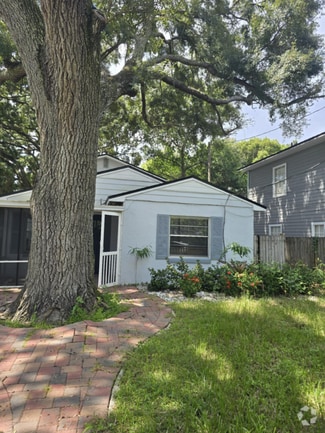 Building Photo - 1200 Altaloma Ave