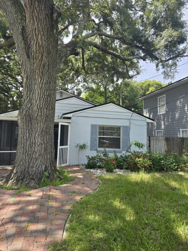 Primary Photo - 1200 Altaloma Ave