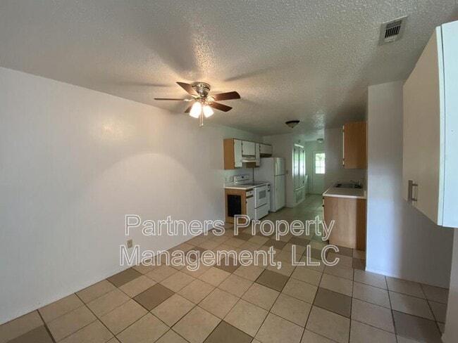 Photo - 5706 Sara St Apartment