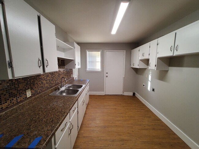 Foto del edificio - 846 Biggs St