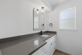 Building Photo - 3930 Cypress Hill Dr