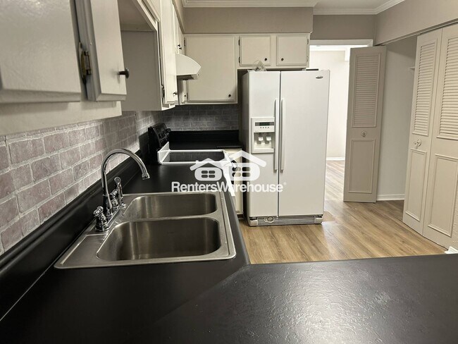 Foto del edificio - 313 Heath Dr