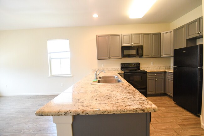 Foto del edificio - 6259 Vermillion Blvd