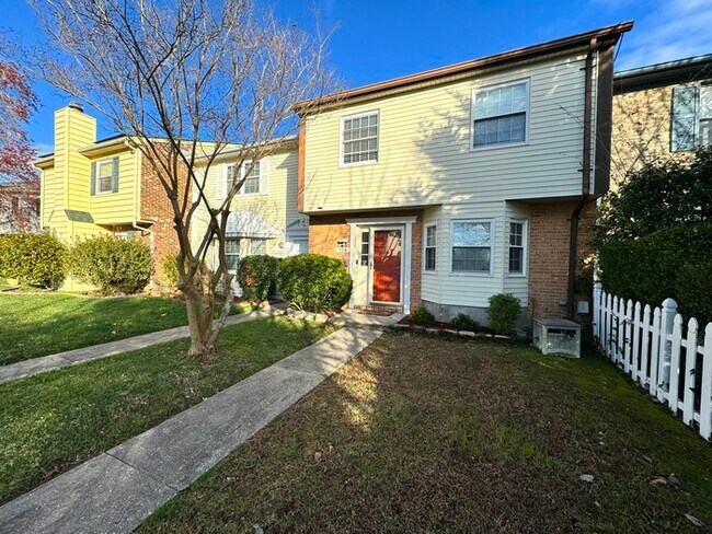 Building Photo - BEAUTIFUL TOWNHOME READY FOR RENT IN VIRGI...