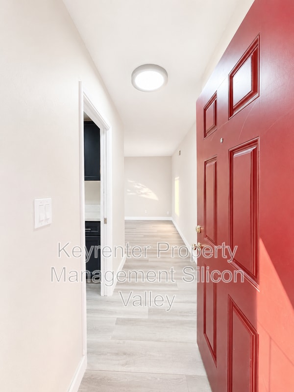 Building Photo - 1104 Delna Manor Ln