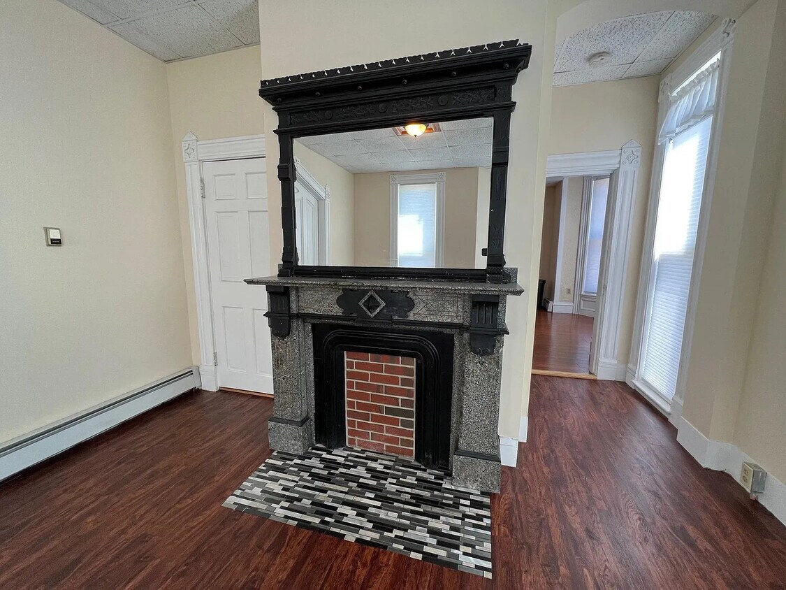 Primary Photo - 105 Ashland St