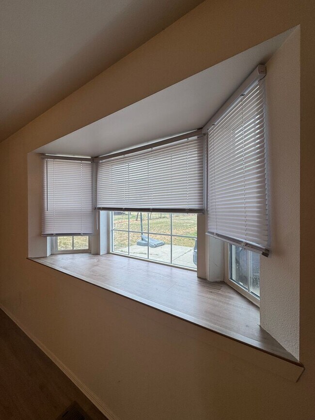 Foto del edificio - 903 E White Birch Ave