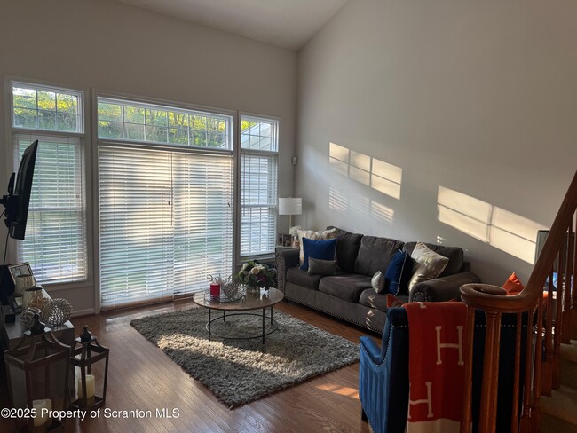 Foto del edificio - 803 Ohenry Close Sec 1