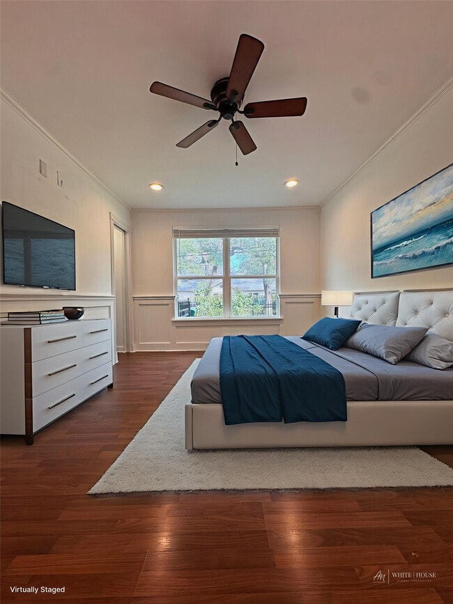 Building Photo - 1101 E 7th St