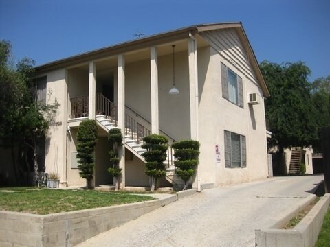 Building Photo - 728 S Marengo Ave