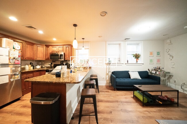 Building Photo - 719 Parker St