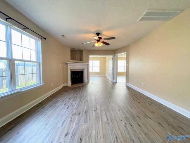 Foto del edificio - 29712 Robert Lee Ct