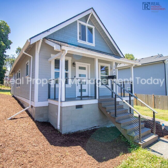 Building Photo - Renovated 3 Bedroom with Office + Detached...