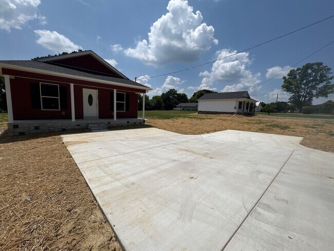 Foto del edificio - BRAND NEW Home with large yard in Tullahoma...