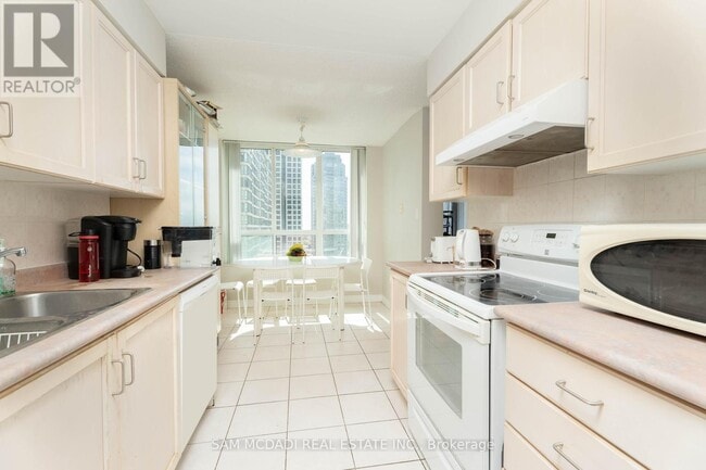 Building Photo - 156-1156 Enfield Pl