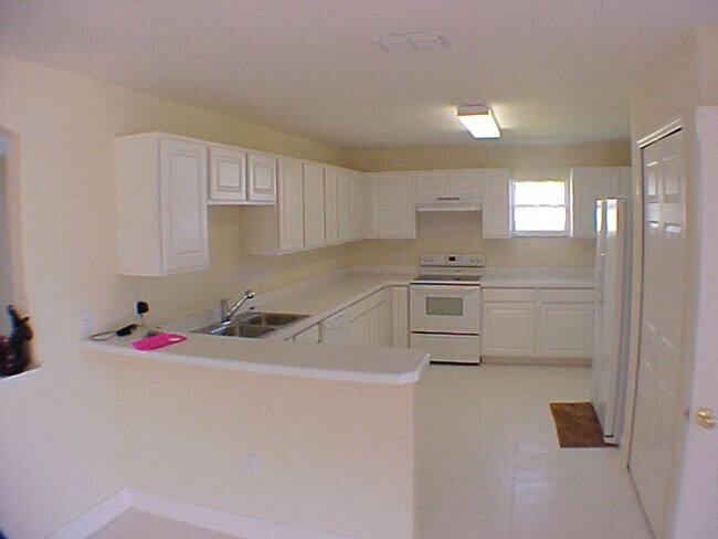 Building Photo - 960 Chase Ct