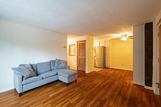 Building Photo - 7 Cass St