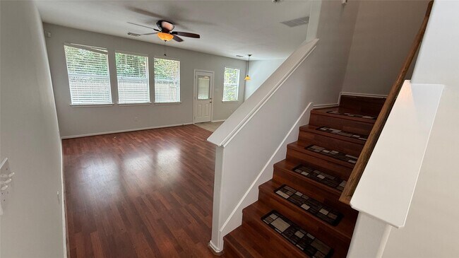 Foto del edificio - 35 Ledgestone Pl