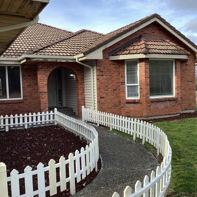 Building Photo - Stanwood Rambler