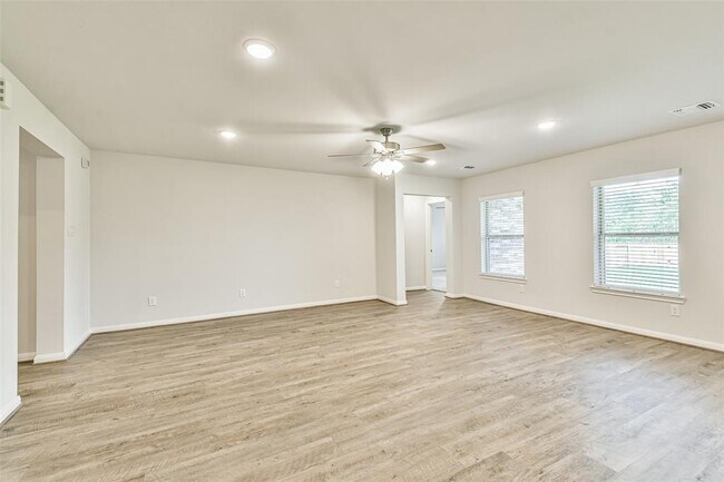 Building Photo - 27204 Blueberry Hill Dr