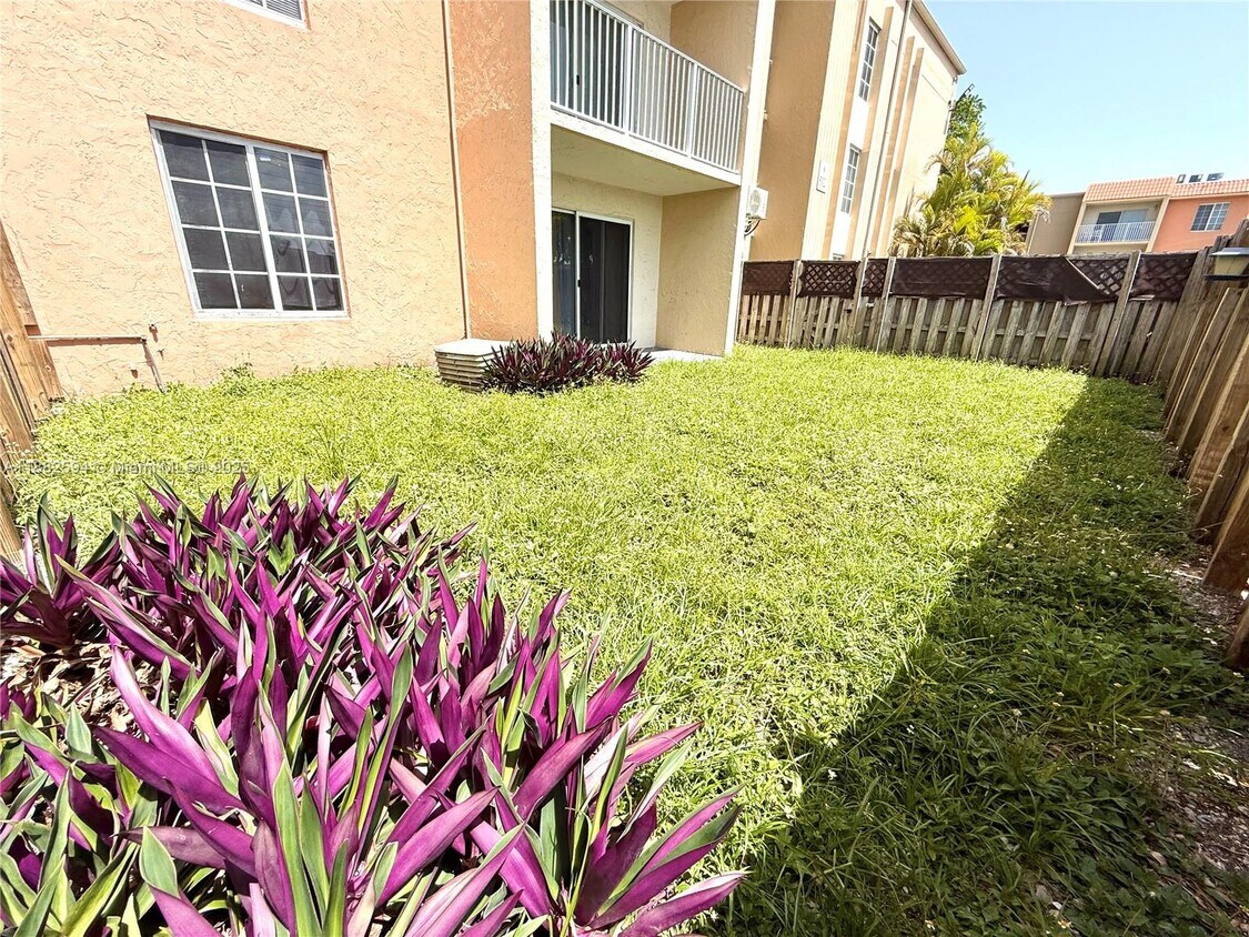 Foto principal - 5112 NW 79th Ave