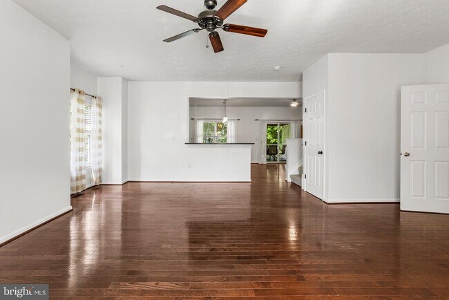 Foto del edificio - 8220 Silverton Ct