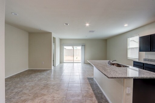 Foto del edificio - Newer DR Horton home in Heartland in Coolidge