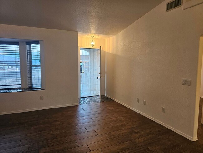 Foto del edificio - Unfurnished Long Term Solar Panels