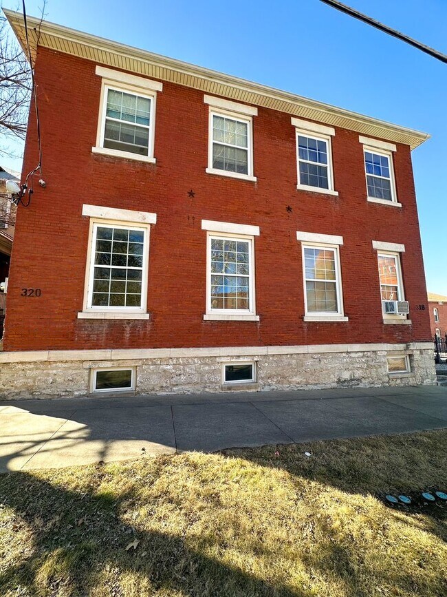 Building Photo - 318-320-320 S 9th St