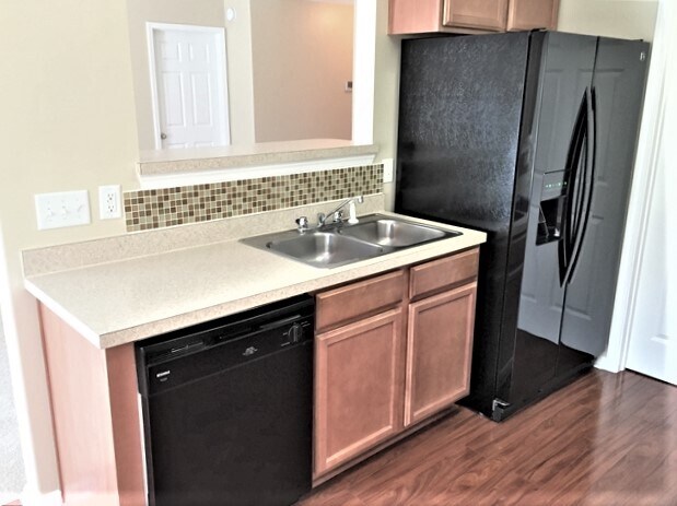 Building Photo - 8 Sandy Point Way