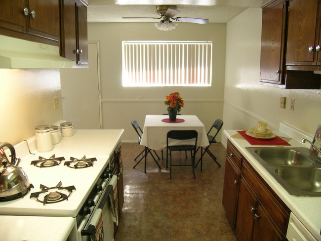 Foto del edificio - Sierra Garden Apartments