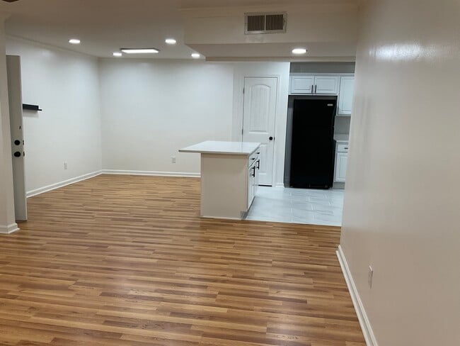 Dinning area - 1010 Woodland Vlg