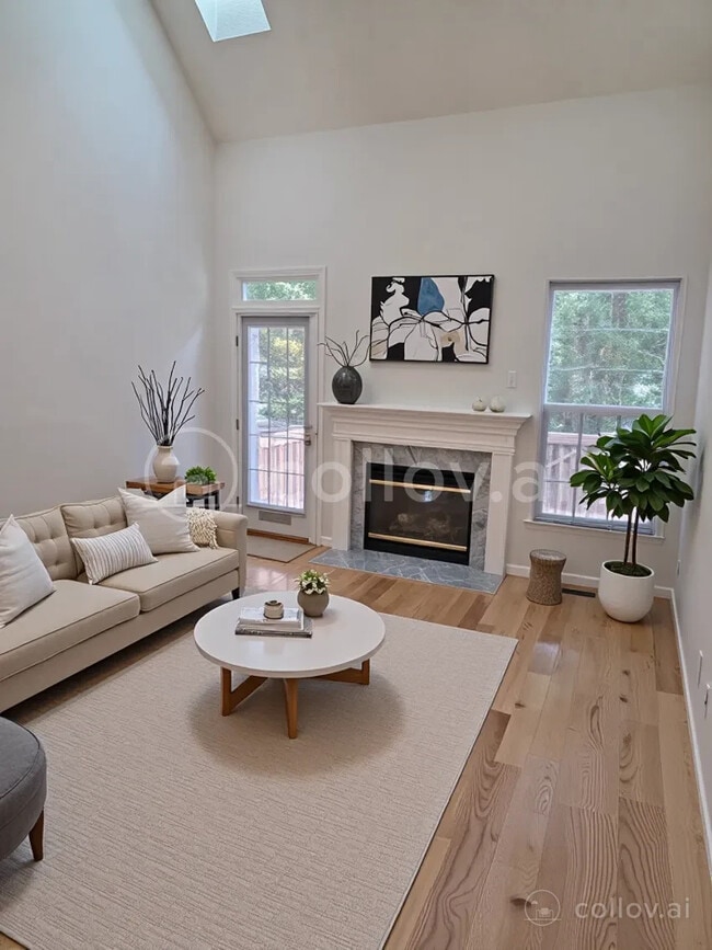 Building Photo - 18 Duke of Gloucester Cir