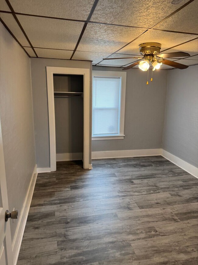 Foto del edificio - 2nd floor 2 bedroom 1 bath unit