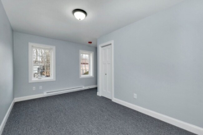 Building Photo - 65 Main St